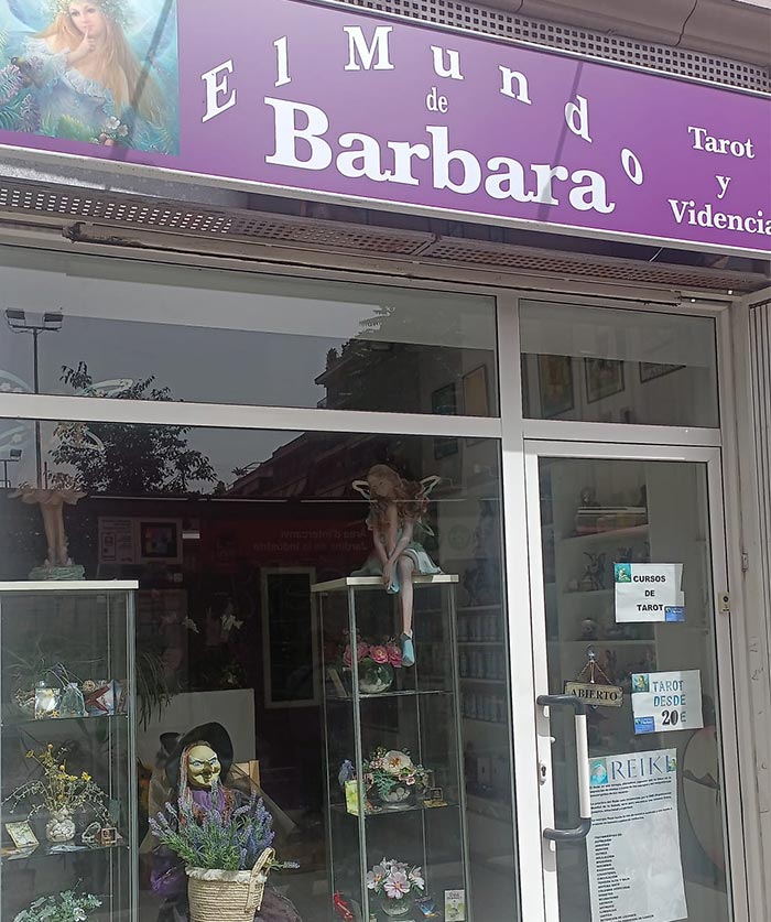 El Mundo de Barbara Tarot y Videncia exterior de tienda